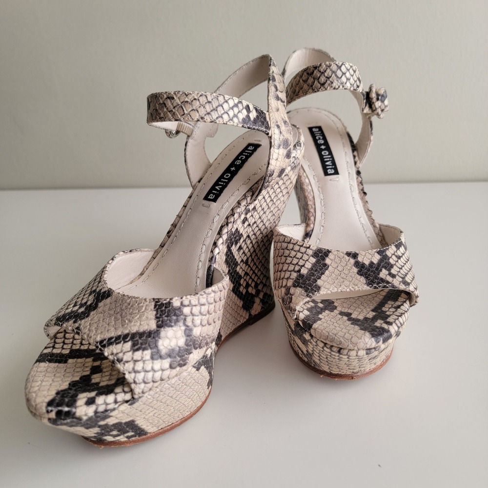 Alice + Olivia Wedge Snakeskin Print Sandals Womens Platform Heel Size 37 or 6.5